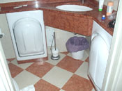 Ze hebben opklapbare WC's in dit hotel!